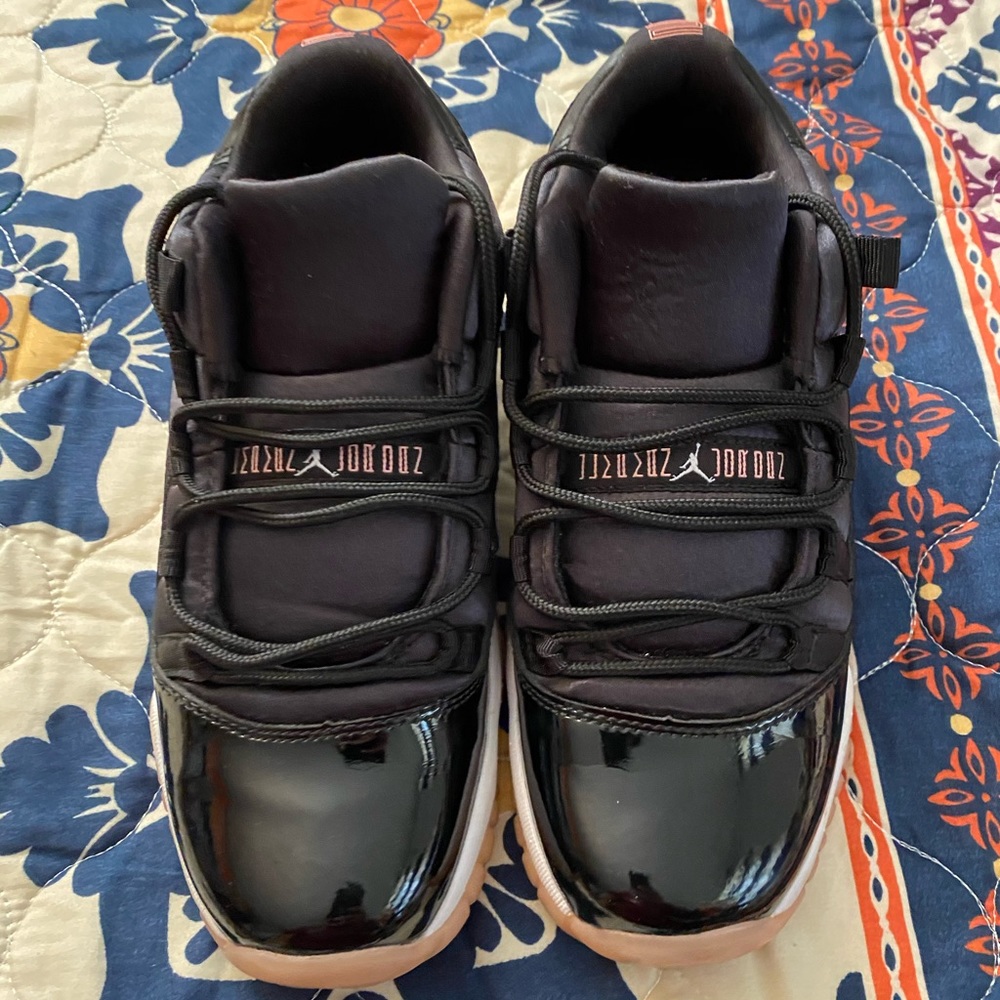 Jordan 11 Low ‘Coral’